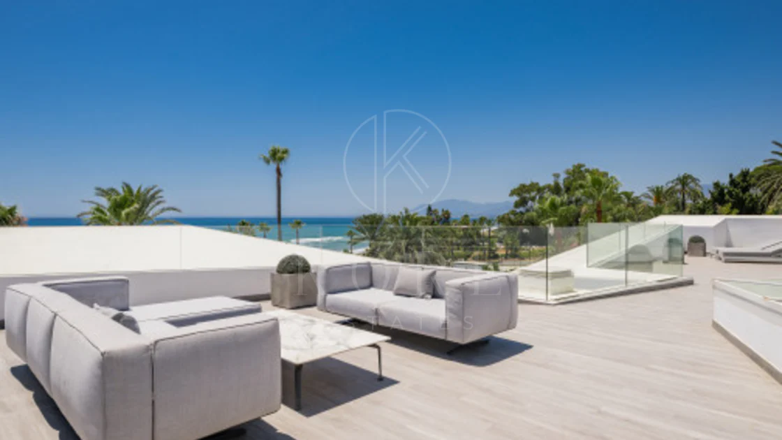 Villa for sale in Los Monteros Playa, Marbella East