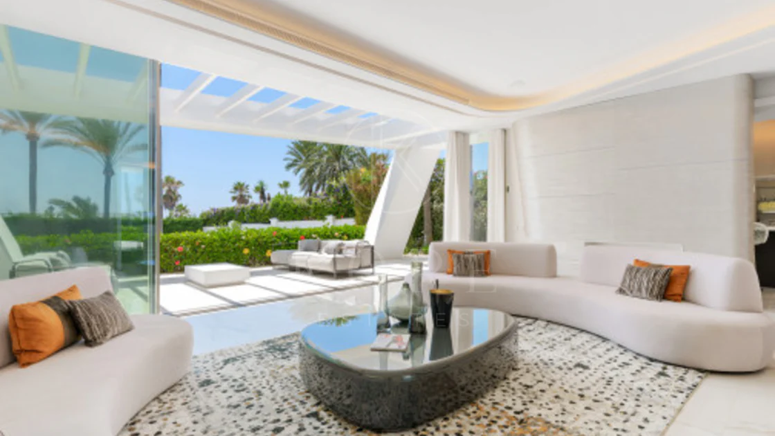Villa for sale in Los Monteros Playa, Marbella East
