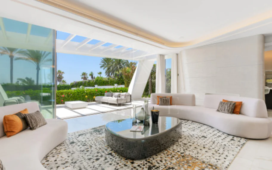 Villa en venta en Los Monteros Playa, Marbella Este