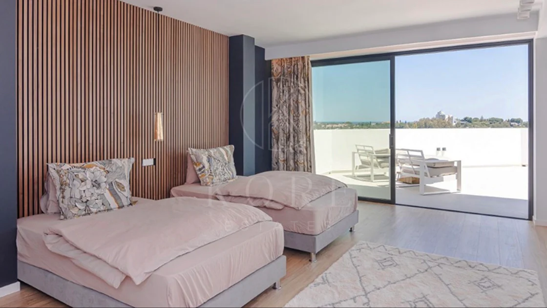 1,580 m² of Pure Luxury, Privacy & Panoramic Views