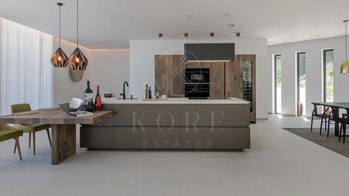 1,580 m² of Pure Luxury, Privacy & Panoramic Views