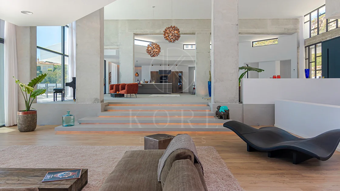 1,580 m² of Pure Luxury, Privacy & Panoramic Views