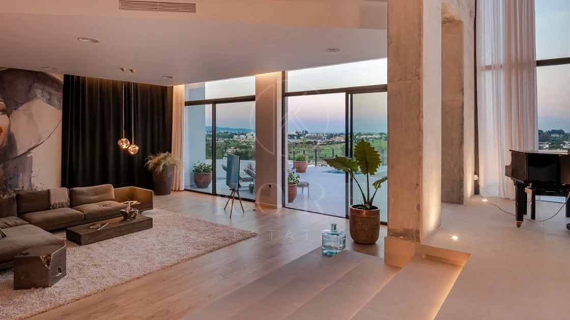 1,580 m² of Pure Luxury, Privacy & Panoramic Views