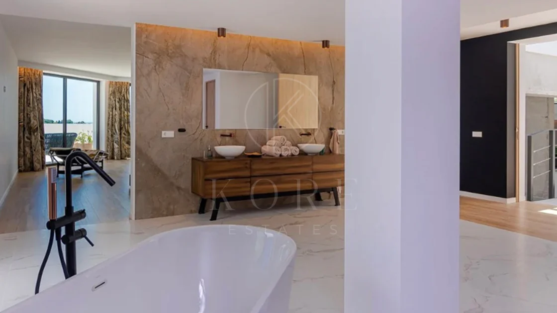 1,580 m² of Pure Luxury, Privacy & Panoramic Views