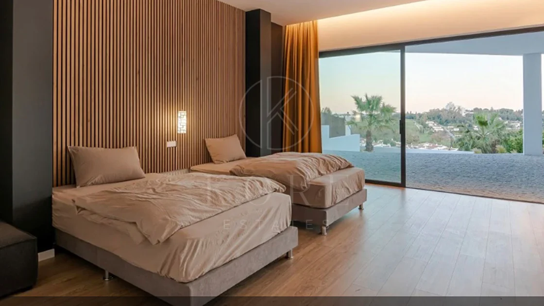 1,580 m² of Pure Luxury, Privacy & Panoramic Views
