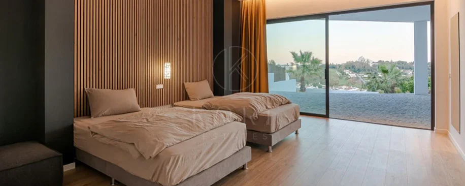 1,580 m² of Pure Luxury, Privacy & Panoramic Views