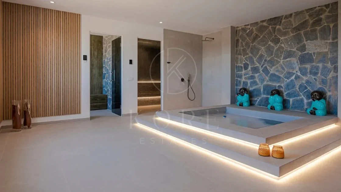 1,580 m² of Pure Luxury, Privacy & Panoramic Views