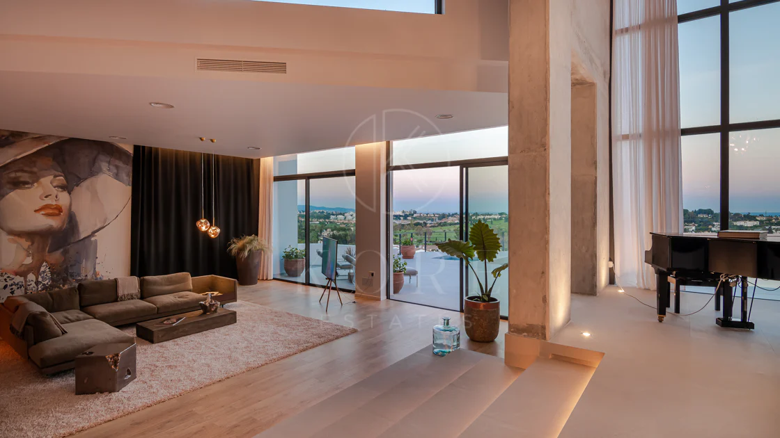 Contemporary 6-Bedroom Luxury Villa with Panoramic Sea, Golf & La Concha Views