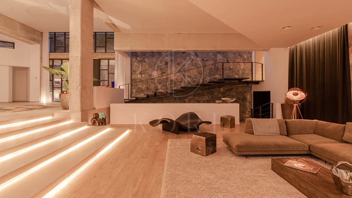 Contemporary 6-Bedroom Luxury Villa with Panoramic Sea, Golf & La Concha Views