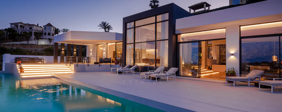 Contemporary 6-Bedroom Luxury Villa with Panoramic Sea, Golf & La Concha Views