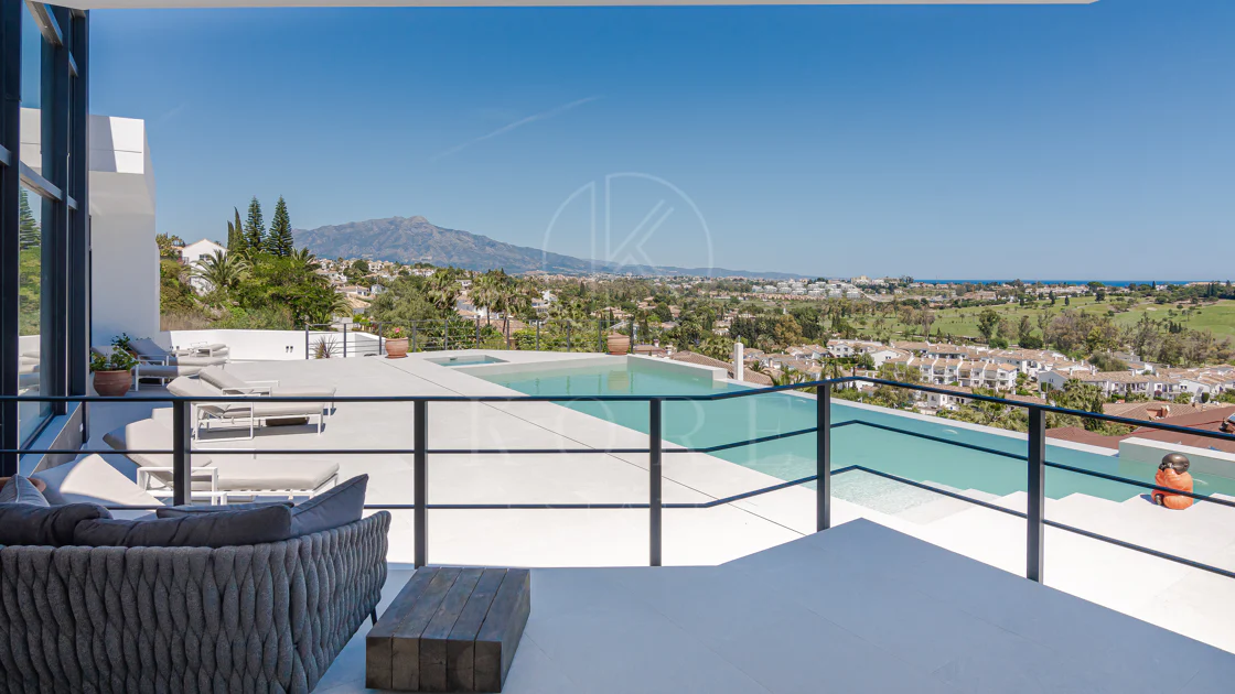 Contemporary 6-Bedroom Luxury Villa with Panoramic Sea, Golf & La Concha Views