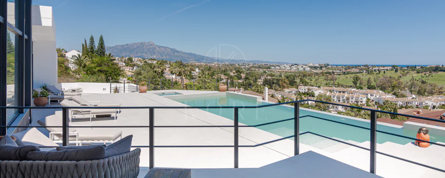 Contemporary 6-Bedroom Luxury Villa with Panoramic Sea, Golf & La Concha Views