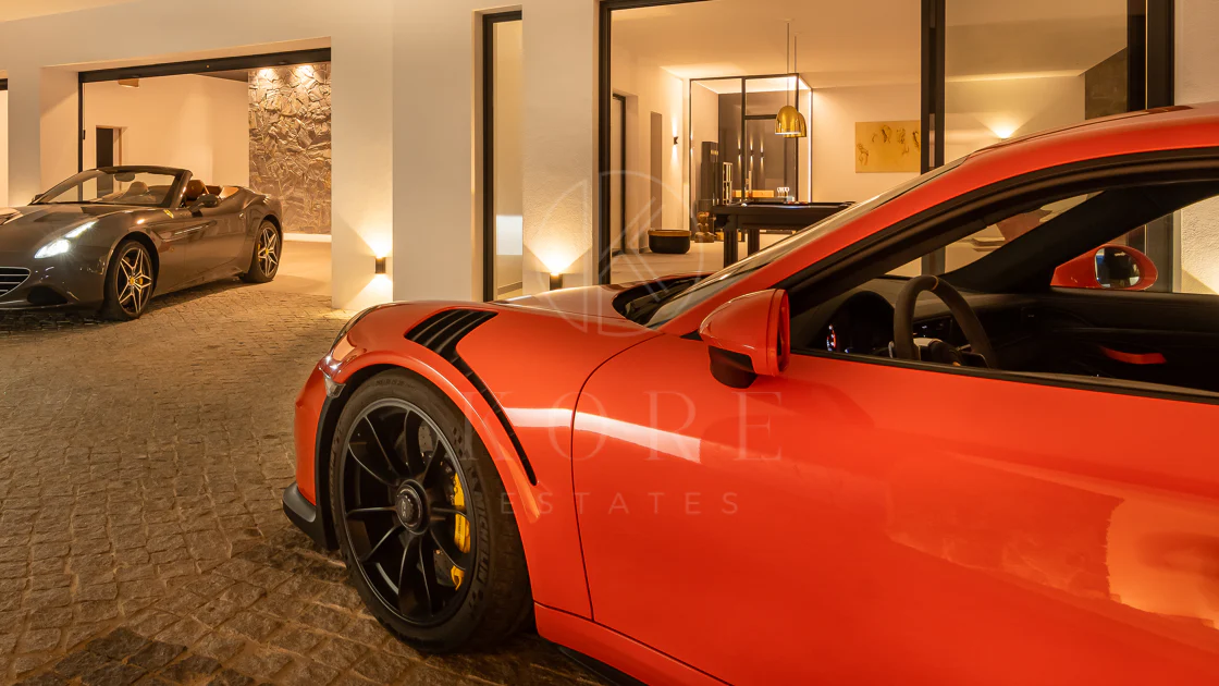 Contemporary 6-Bedroom Luxury Villa with Panoramic Sea, Golf & La Concha Views