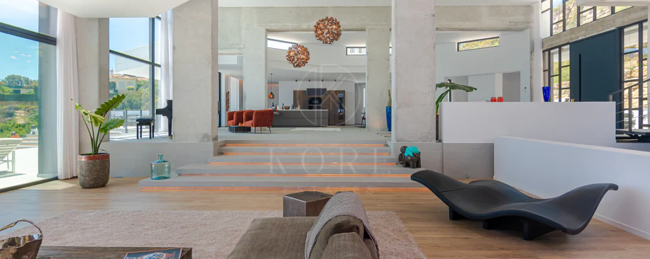 Contemporary 6-Bedroom Luxury Villa with Panoramic Sea, Golf & La Concha Views