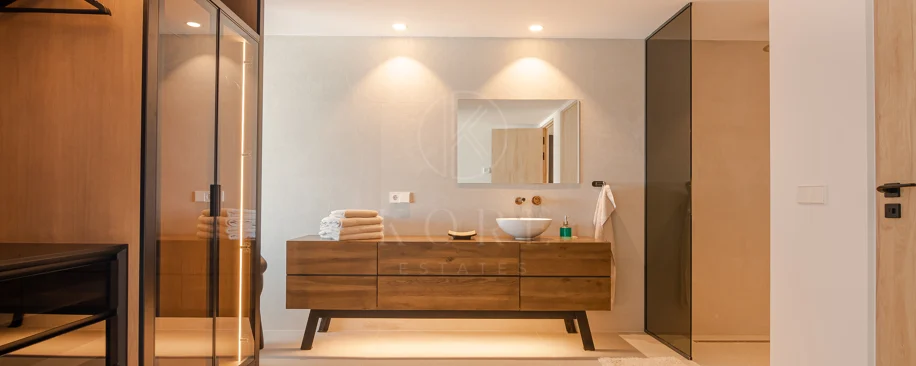 Contemporary 6-Bedroom Luxury Villa with Panoramic Sea, Golf & La Concha Views