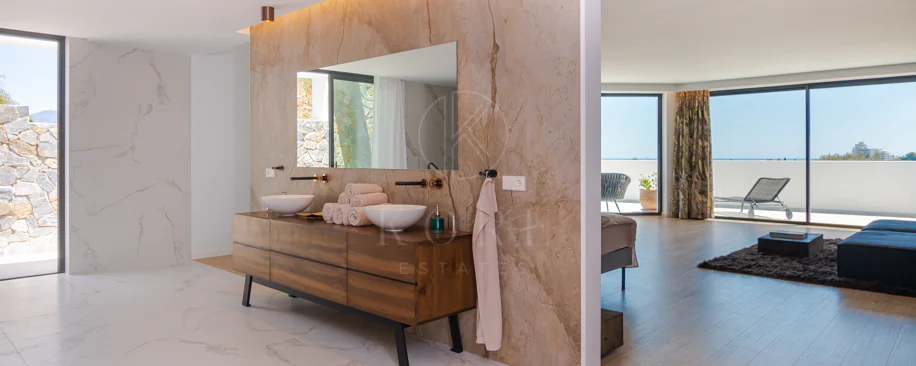 Contemporary 6-Bedroom Luxury Villa with Panoramic Sea, Golf & La Concha Views