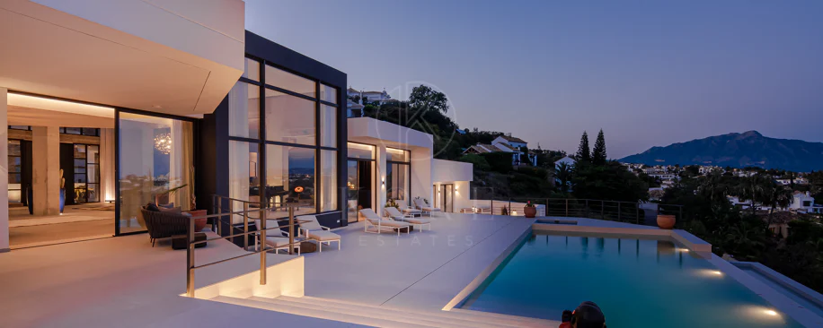 Contemporary 6-Bedroom Luxury Villa with Panoramic Sea, Golf & La Concha Views