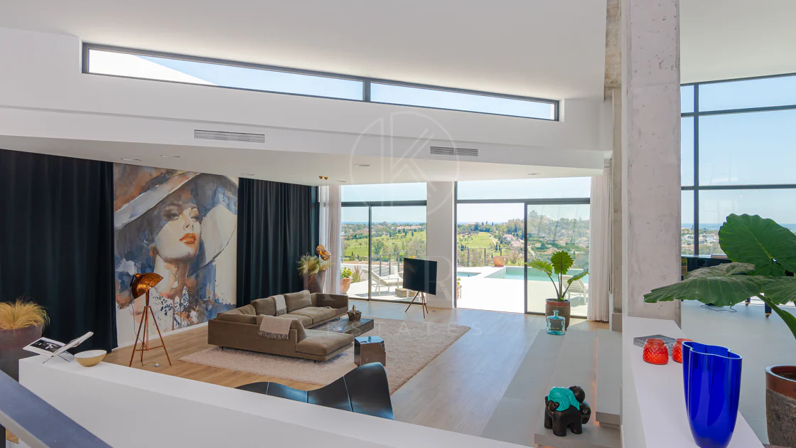 Contemporary 6-Bedroom Luxury Villa with Panoramic Sea, Golf & La Concha Views