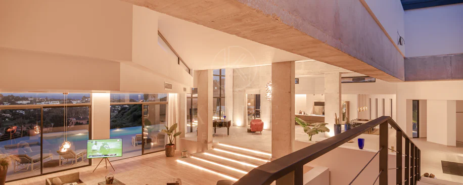 Contemporary 6-Bedroom Luxury Villa with Panoramic Sea, Golf & La Concha Views
