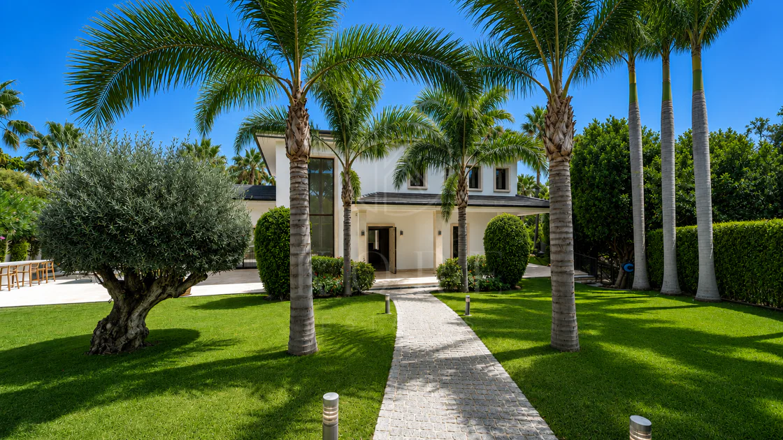 Villa Maria - An Extraordinary Frontline Golf Estate