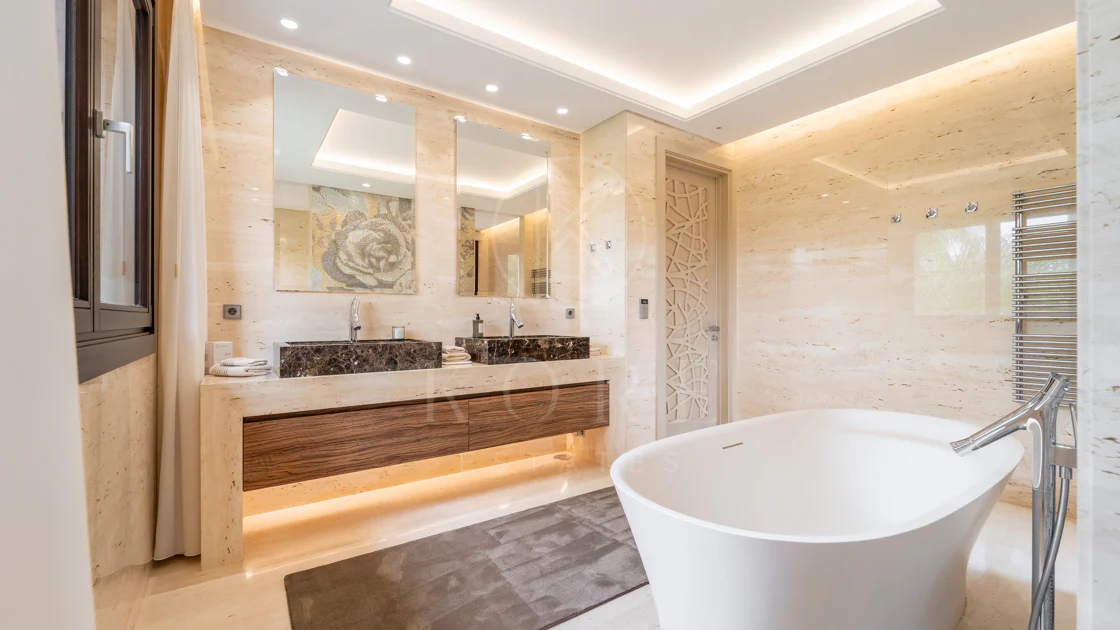 Villa Maria - An Extraordinary Frontline Golf Estate