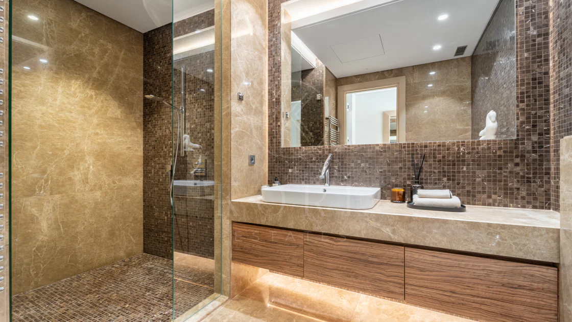 Villa Maria - An Extraordinary Frontline Golf Estate