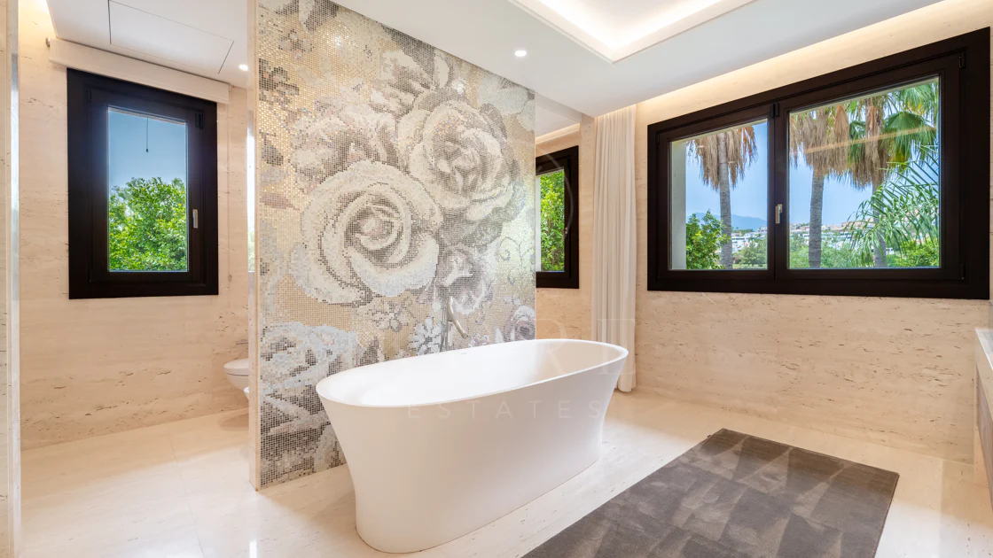 Villa Maria - An Extraordinary Frontline Golf Estate
