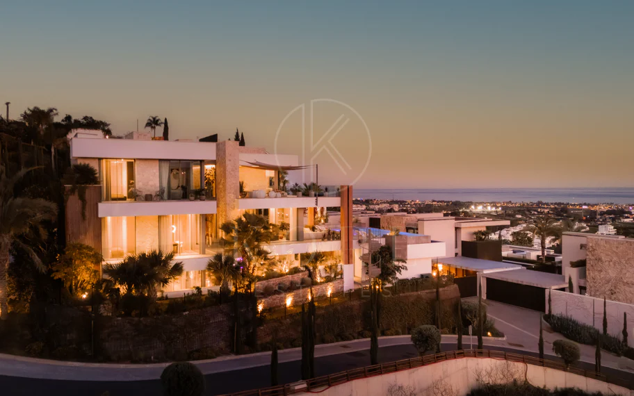 Presentando The Hills 10, encaramado en las colinas de La Quinta dentro de la exclusiva comunidad cerrada de El Herrojo Alto