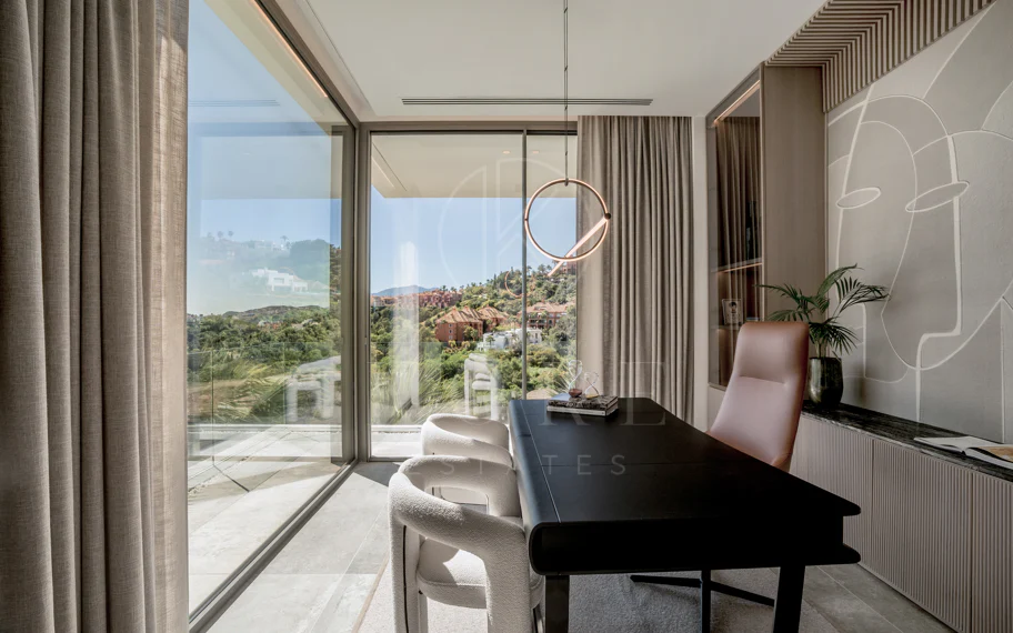 Presentando The Hills 10, encaramado en las colinas de La Quinta dentro de la exclusiva comunidad cerrada de El Herrojo Alto