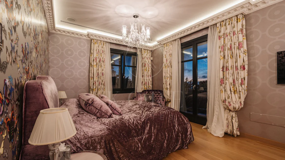 Villa for sale in Hacienda las Chapas, Marbella East