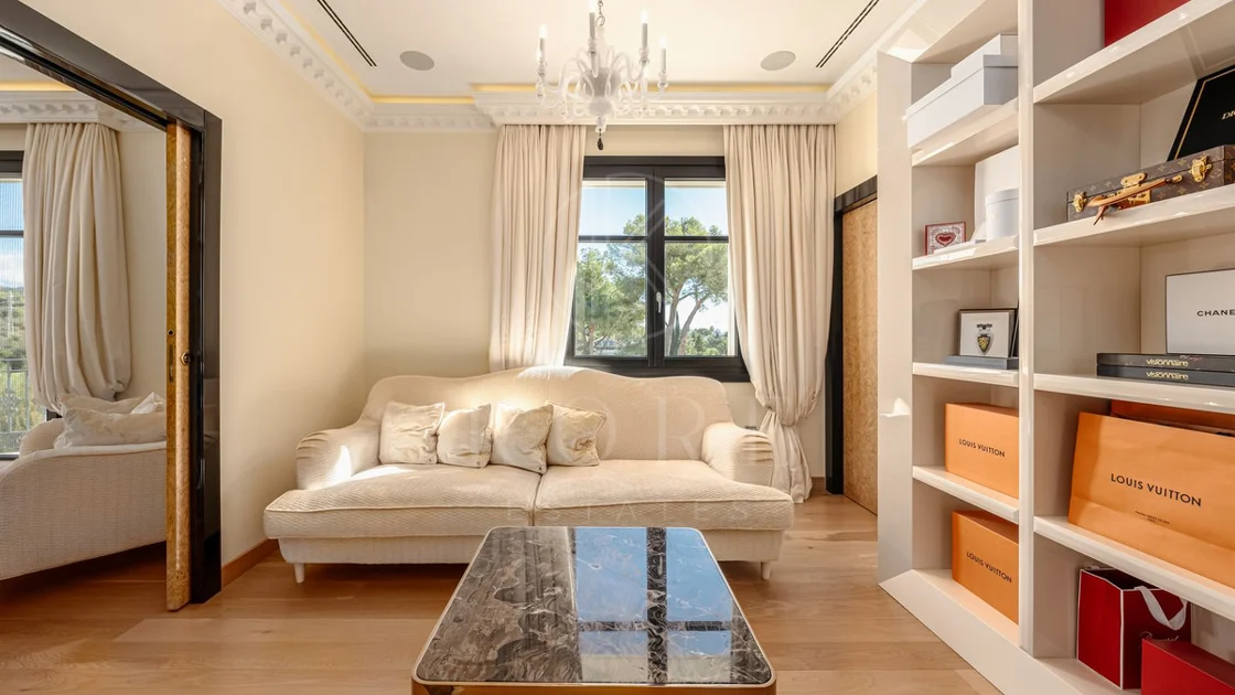 Villa for sale in Hacienda las Chapas, Marbella East