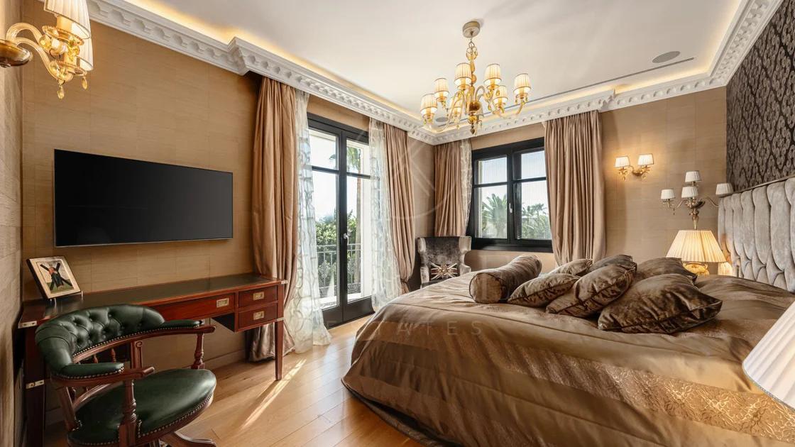 Villa for sale in Hacienda las Chapas, Marbella East