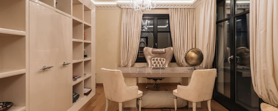 Villa for sale in Hacienda las Chapas, Marbella East