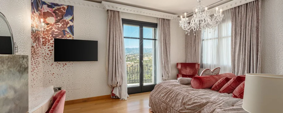 Villa for sale in Hacienda las Chapas, Marbella East