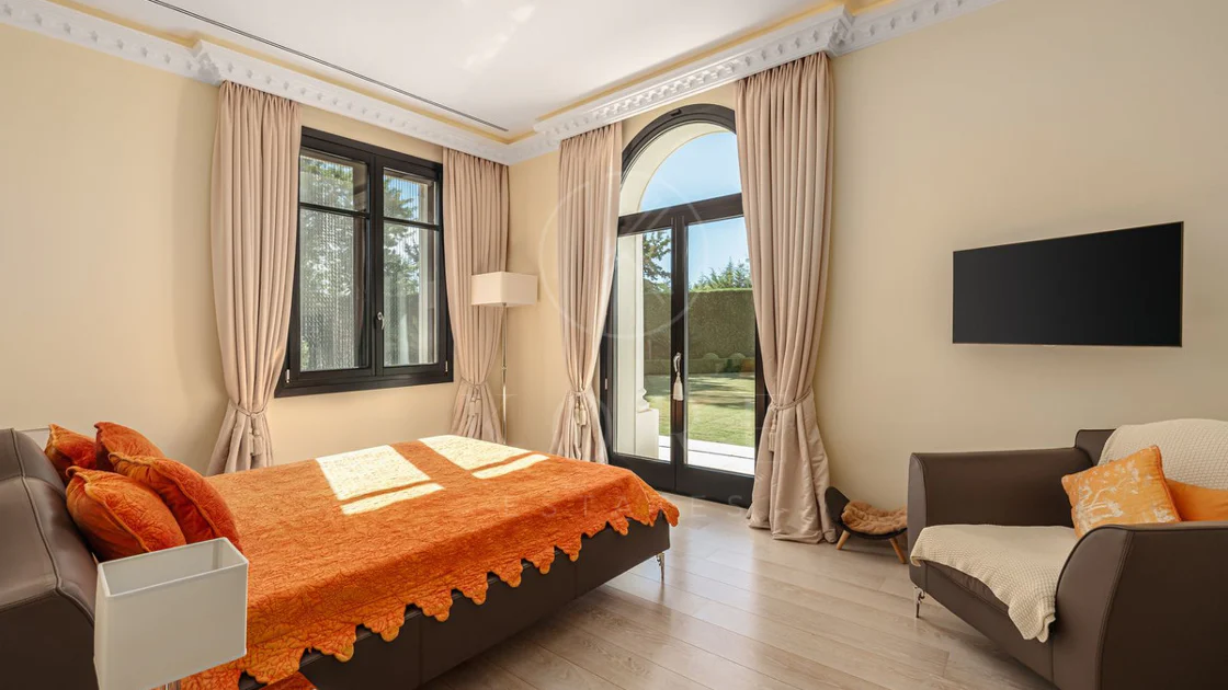 Villa for sale in Hacienda las Chapas, Marbella East