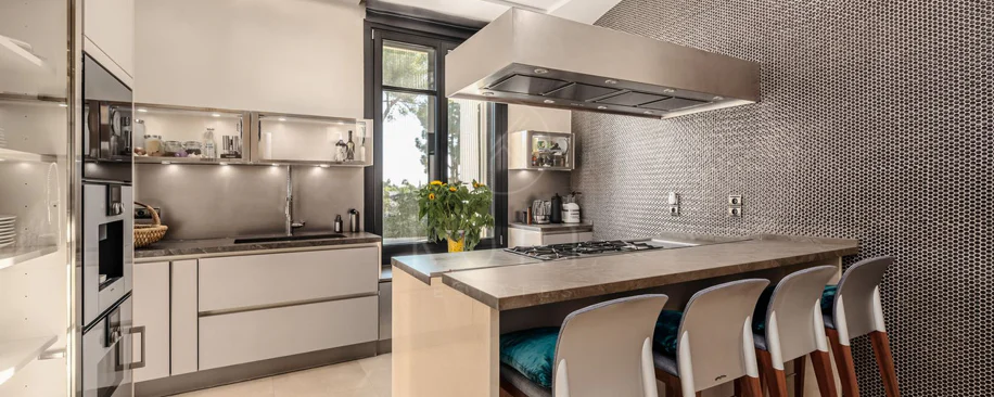 Villa for sale in Hacienda las Chapas, Marbella East
