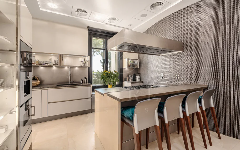 Villa en venta en Hacienda las Chapas, Marbella Este