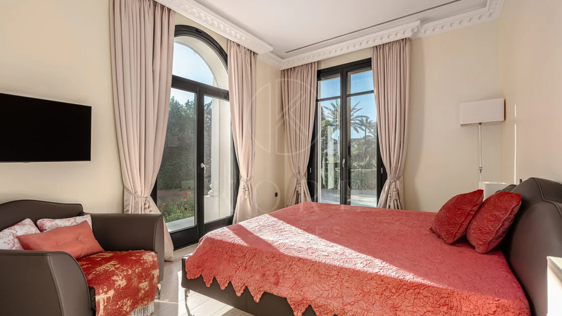 Villa for sale in Hacienda las Chapas, Marbella East