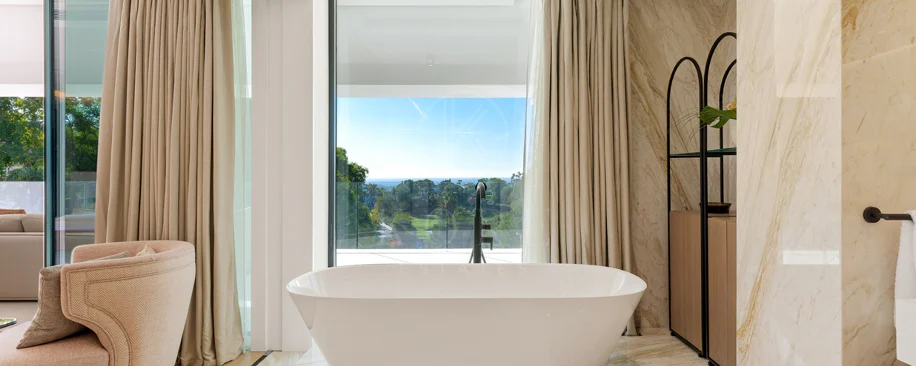 Villa for sale in La Quinta, Benahavis
