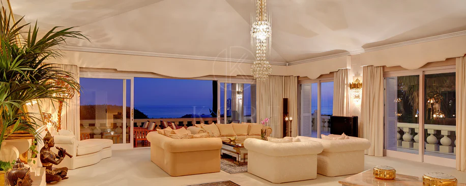 Villa for sale in Rio Real Golf, Marbella East