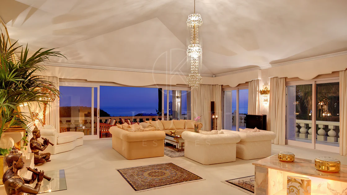 Villa for sale in Rio Real Golf, Marbella East