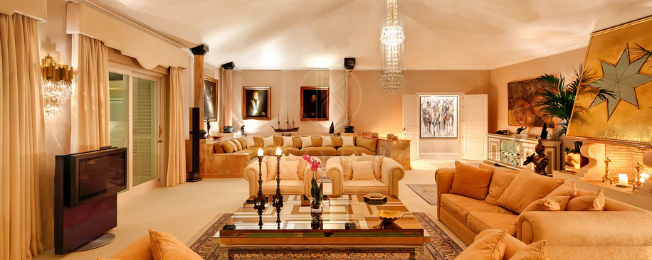 Villa for sale in Rio Real Golf, Marbella East