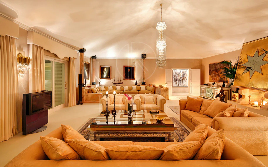 Villa en venta en Rio Real Golf, Marbella Este