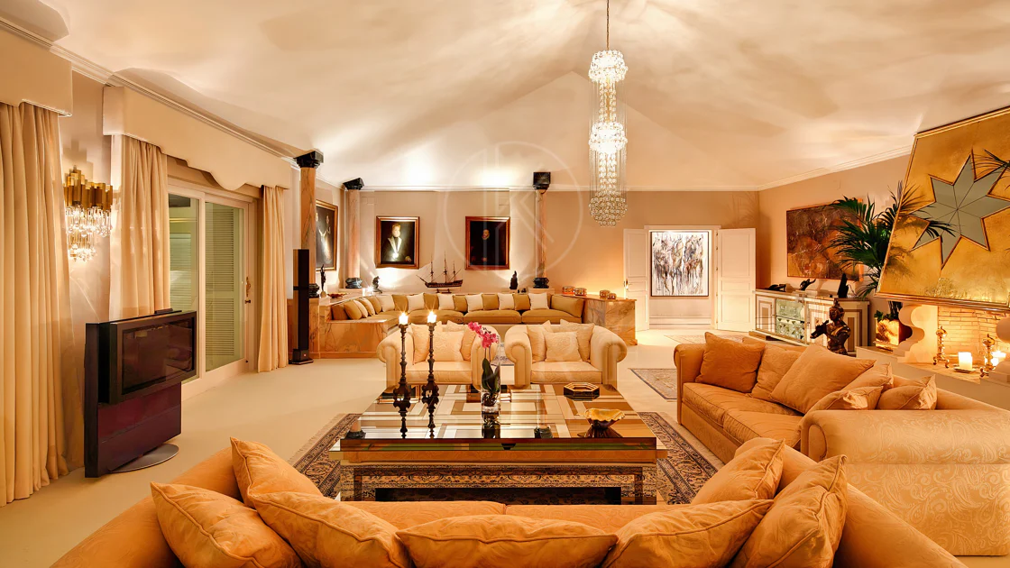 Villa for sale in Rio Real Golf, Marbella East
