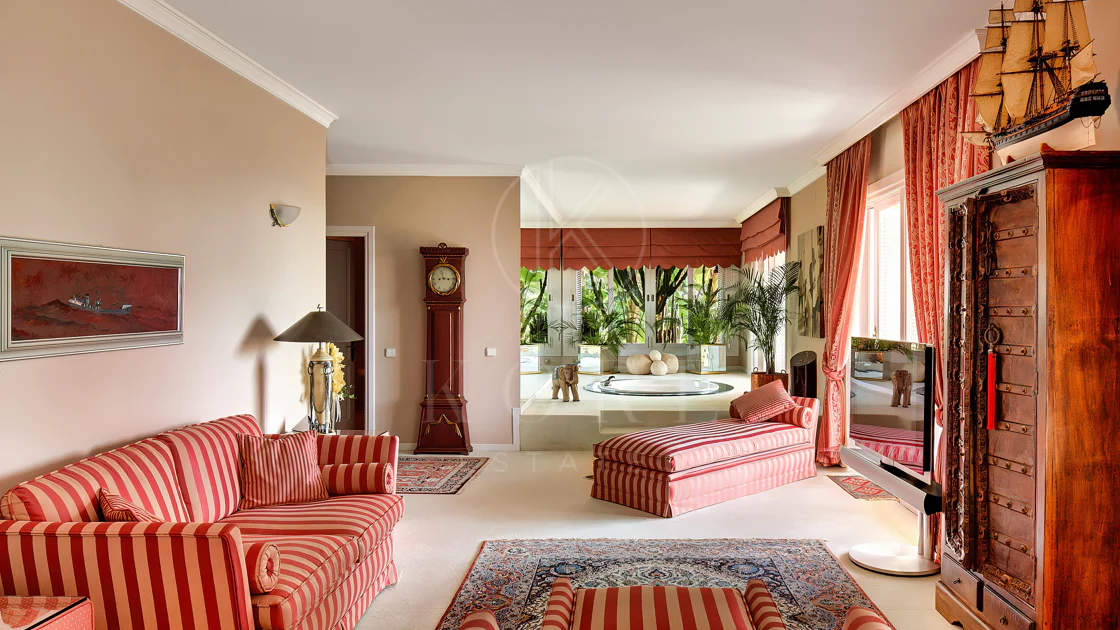 Villa for sale in Rio Real Golf, Marbella East