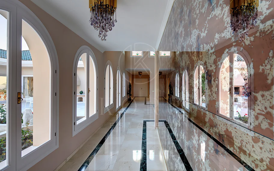 Villa en venta en Rio Real Golf, Marbella Este