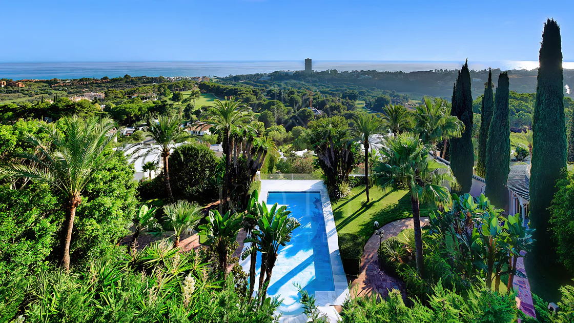 Villa for sale in Rio Real Golf, Marbella East