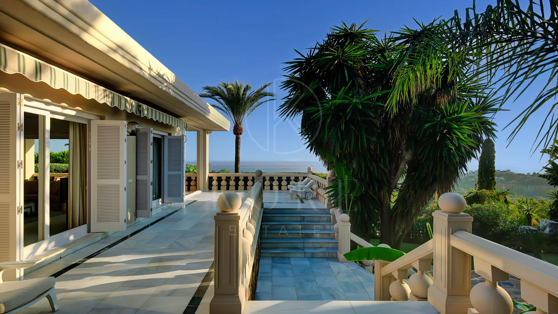 Villa for sale in Rio Real Golf, Marbella East