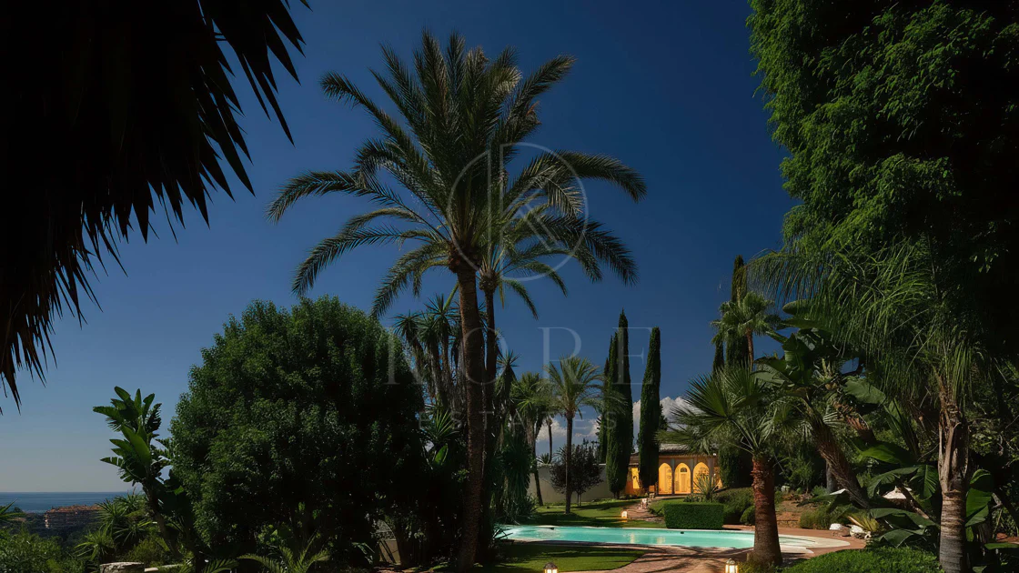 Villa for sale in Rio Real Golf, Marbella East