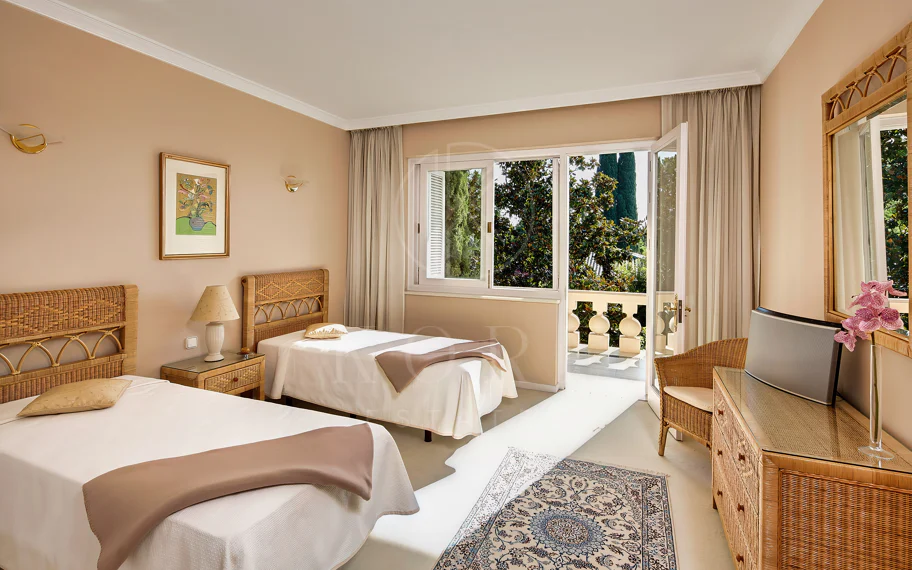 Villa en venta en Rio Real Golf, Marbella Este